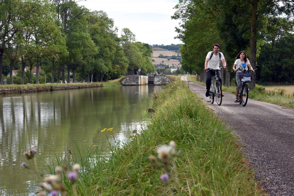 Vélo le long du Canal de Bourgogne