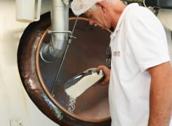 Fabrication dans l'usine des Anis de Flavigny
