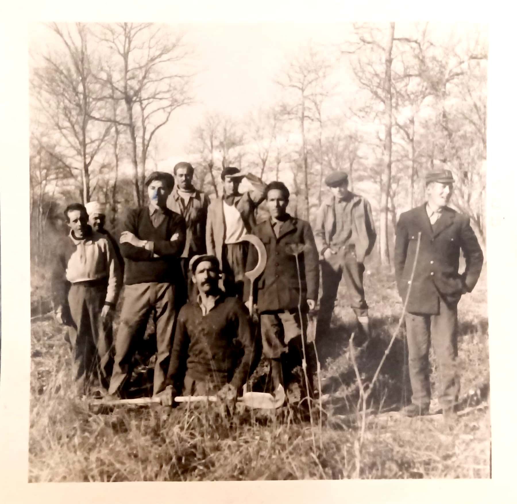 Les Harkis du Hameau d'Is-sur-Tille en forêt, fonds de l'association des anciens harkis de Côte-d'Or