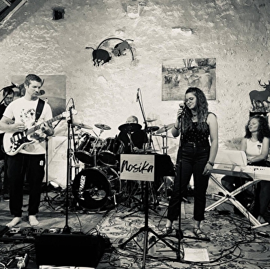 Beaujolais nouveau et concert de Nosika