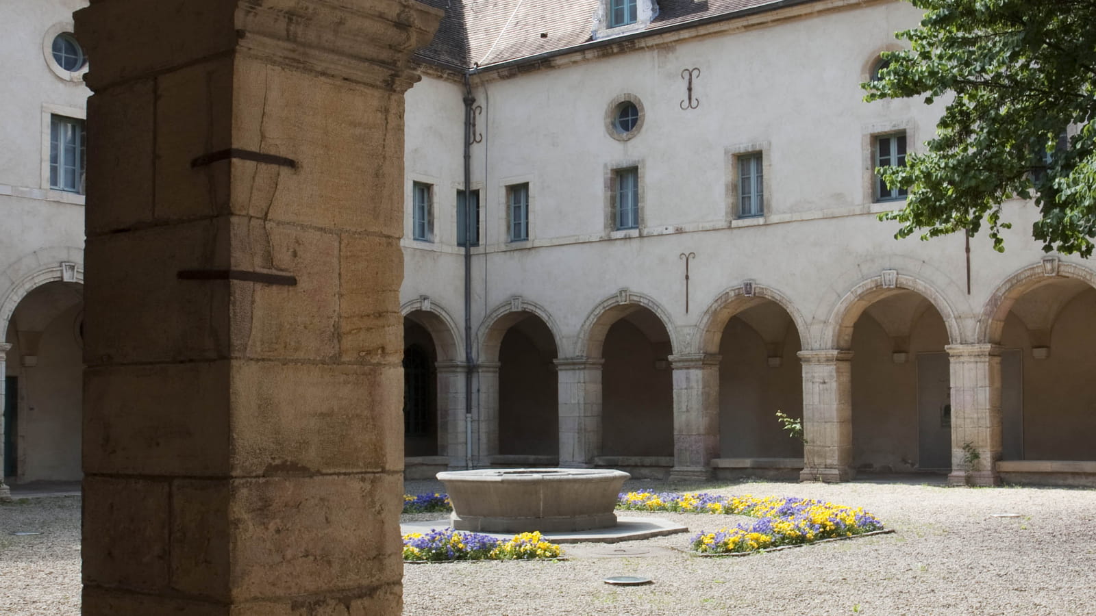 Monastère des Bernardines (Musée de la Vie bourguignonne Perrin de Puycousin)