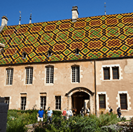 Hôtel-Dieu - Hospices de Beaune 
Programmation 2025 - HUMANITÉ
Itinéraire hospitalier - BEAUNE