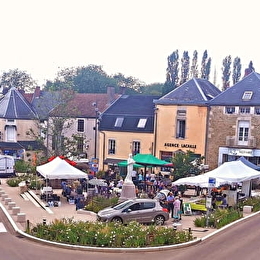Marché de Pouilly en Auxois - POUILLY-EN-AUXOIS