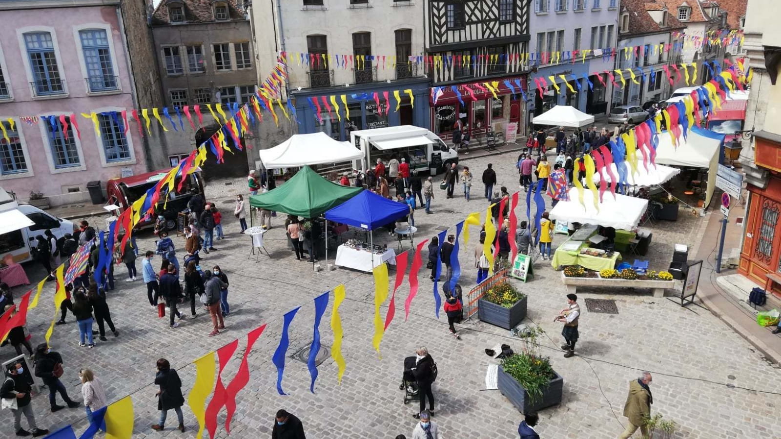 Marché de Semur-en-Auxois