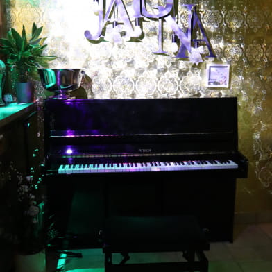 Jayuna  Piano- Bar 