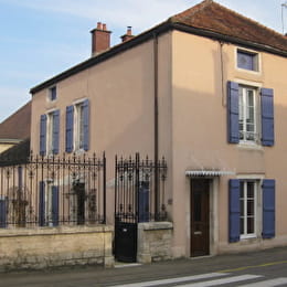 Les Volets Bleus - M. et Mme Delbecque - MONTBARD