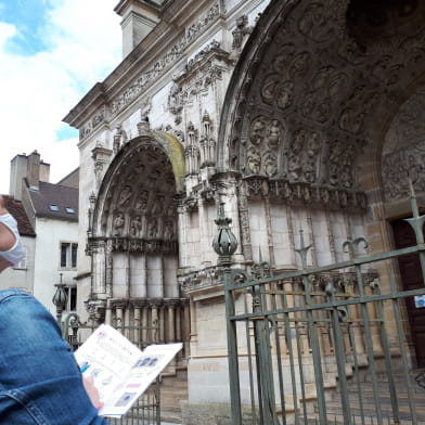 Chasse aux trésors sacrés au centre-ville de Dijon