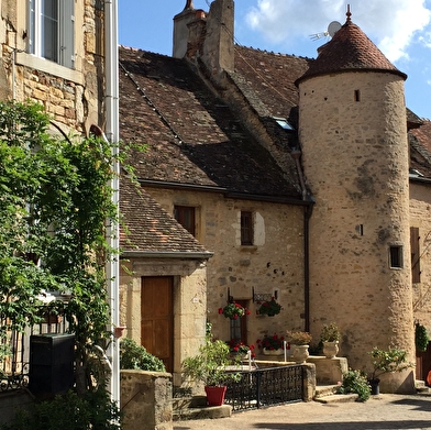 Sur les routes pittoresques de la Bourgogne sud