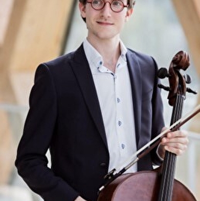 Grand Concert symphonique à l'Abbaye de Fontenay: Orchestre des Musiciens d'Europe direction : Félix Benati et le violoncelliste Pierre Fontenelle