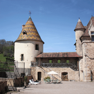 Château de Ménessaire : La Tour Féodale 'Mélusine'
