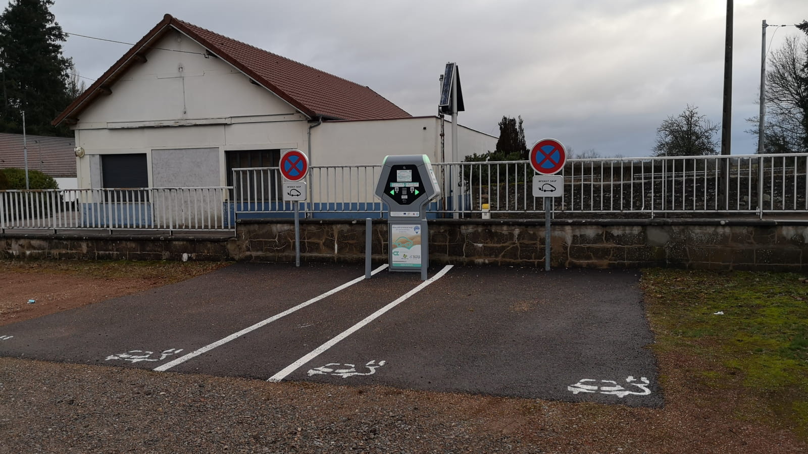 Borne électrique automobile