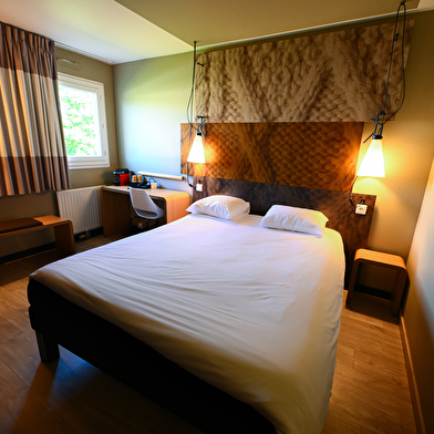 Ibis Beaune Sud - La Ferme aux Vins