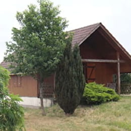 Petit chalet dans la prairie - LA ROCHE-EN-BRENIL