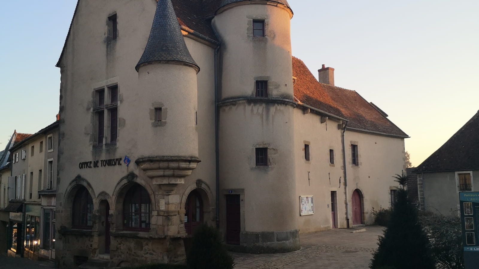 Maison Bourgogne - Office de Tourisme du Pays Arnay-Liernais