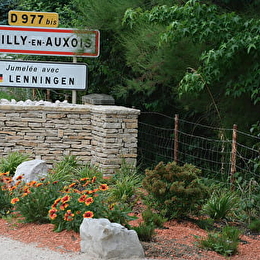 POUILLY-EN-AUXOIS - POUILLY-EN-AUXOIS