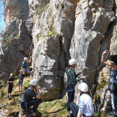 ESCALADE  moniteur - initiation en falaise  - cours  