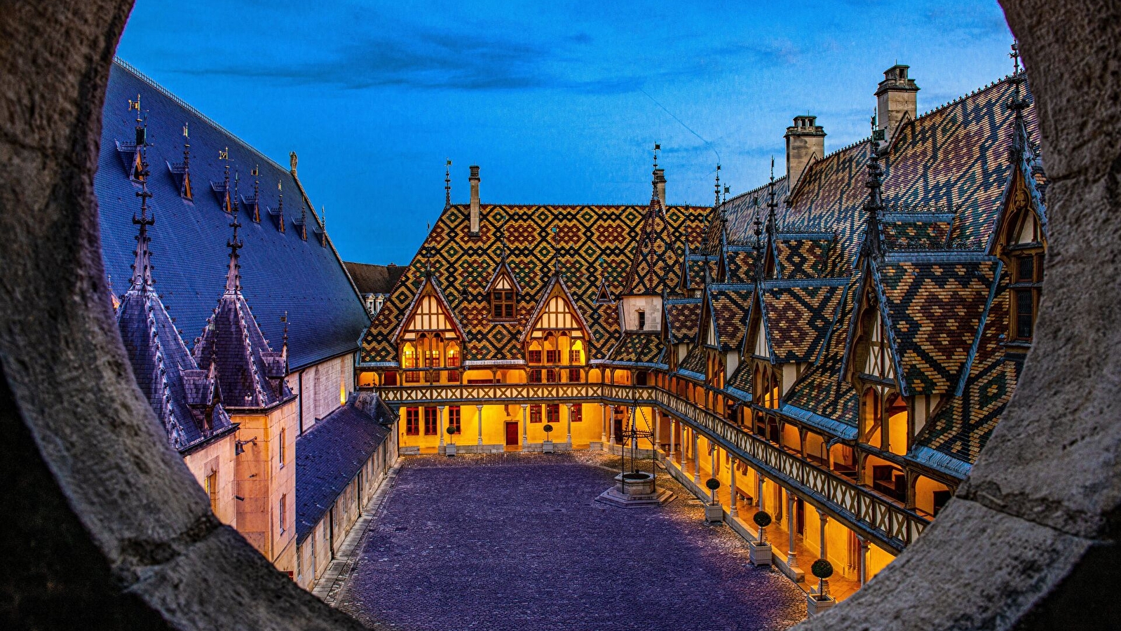 Hôtel-Dieu - Hospices de Beaune 
2026 - MOUVEMENT(S)
[PROCÈS IMAGINAIRE] Les pestiférés à l'Hôtel-Dieu