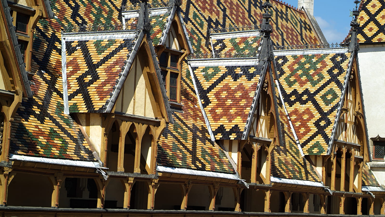 Hôtel-Dieu - Hospices de Beaune - Visite guidée insolite > Parcours Regards croisés 'Dans les coulisses de l'Hôtel Dieu : un patrimoine hospitalier & viticole'