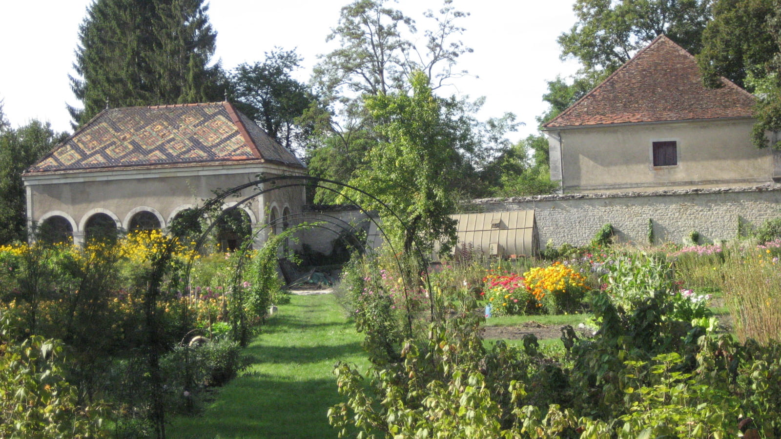 Parc à l'anglaise et jardin de fleurs de l'Abbaye de Bèze