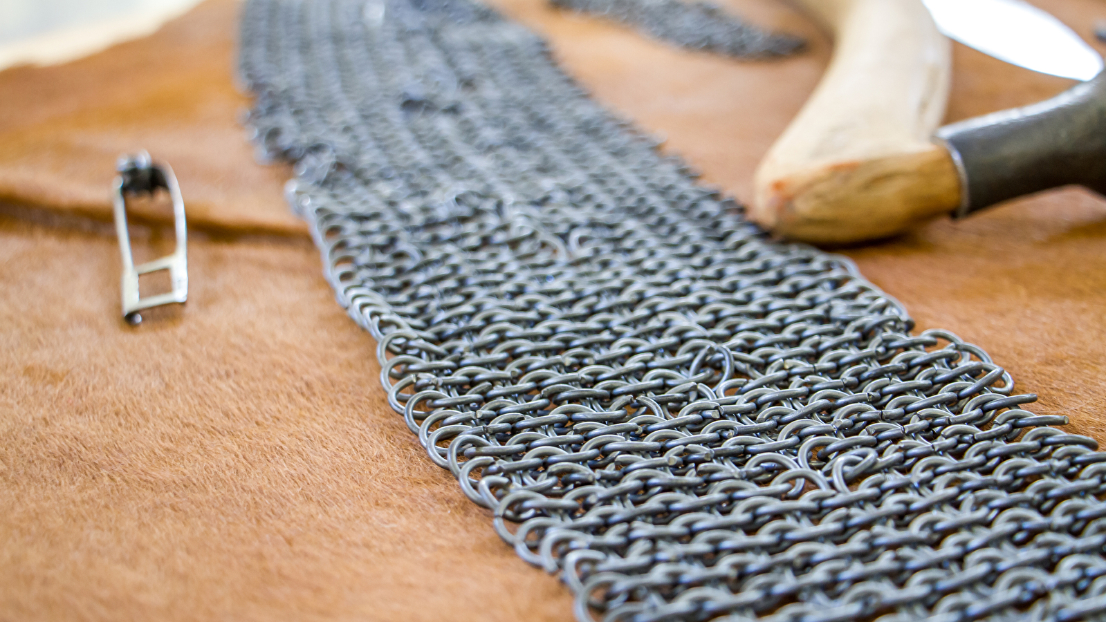 JEP - Démo artisanat 'Cotte de mailles et tissage'